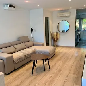En Avec Piscine, Cinema Apartment Nizza